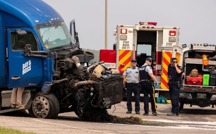 Stravičan udes u Kanadi: 15 poginulih u nesreći na autoputu