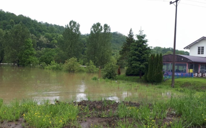 Proglašeno stanje prirodne nesreće na području Tuzlanskog kantona: Voda napravila haos