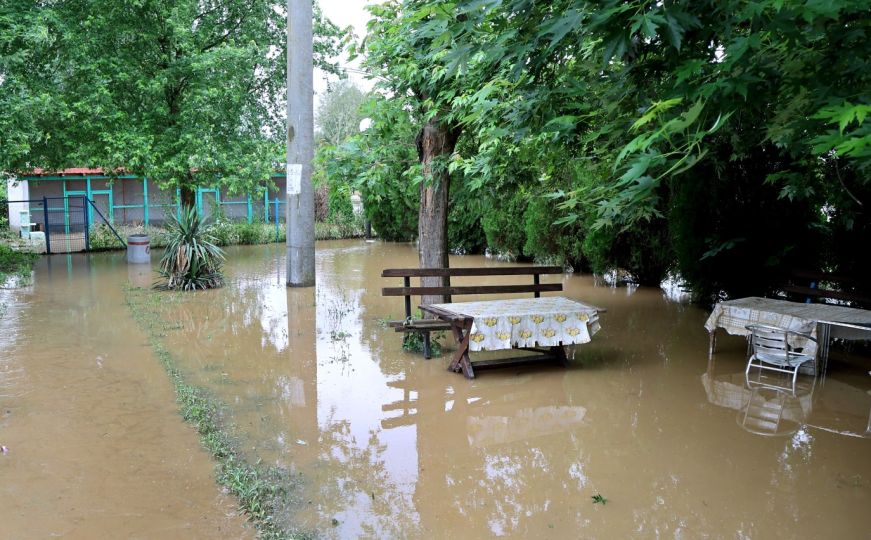 Apokaliptični prizori u bh. komšiluku: Evakuisane 24 osobe, očekuje se još padavina