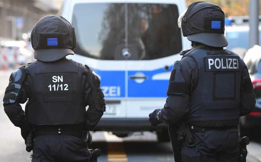 Horor u Njemačkoj: Žena izbodena nožem na autobuskoj stanici usred bijela dana