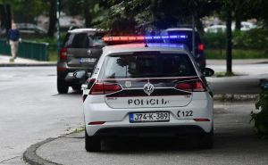 Vatra 'progutala' automobil u Sarajevu: Policija i vatrogasci na terenu