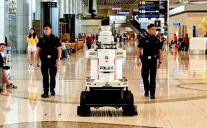 Vjerovali ili ne: Na aerodromu u Singapuru počeli raditi roboti policajci