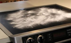 Prljavi šporet pretvorite u blistavu površinu: Ovim trikom ćete očistiti i teško dostupna mjesta