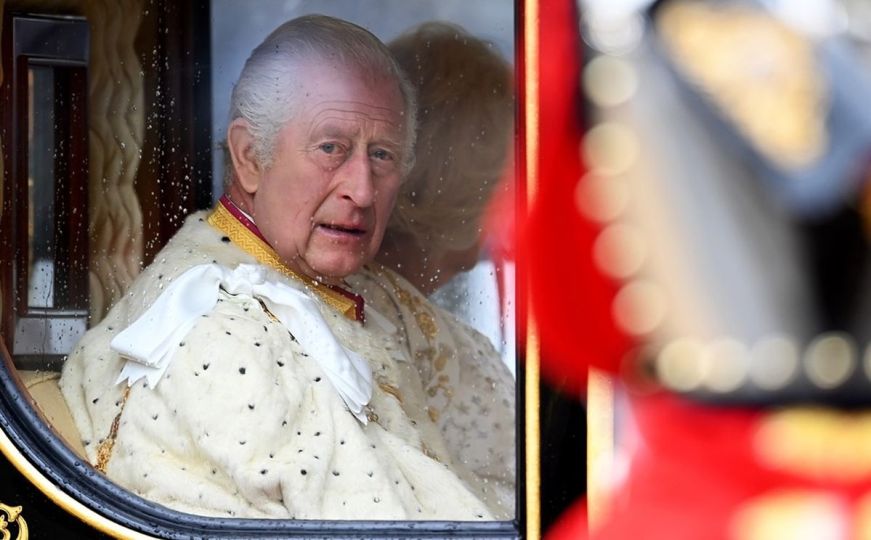 Kralja Charlesa napali zbog objave porodičnih fotografija: "Ovo je sebičan otac"