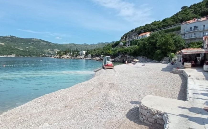 Počela je sezona: Pogledajte kako izgledaju plaže u Dubrovniku