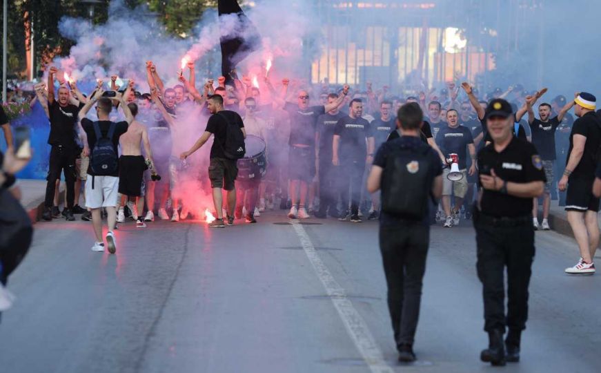 'Navijačka ludnica' u Zenici: Korteo BH Fanaticosa krenuo prema stadionu Bilino polje