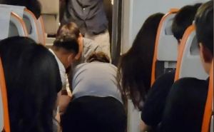 Drama u avionu: Muškarac pokušao otvoriti vrata usred leta, zavezali ga do slijetanja u Seul