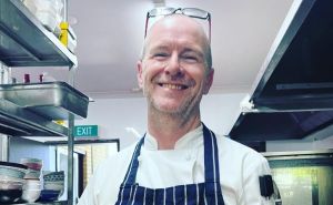 Slavni kuhar zbog loše recenzije veganima zabranio ulazak u svoj restoran