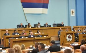 Narodna skupština RS: Christian Schmidt za 700 KM može da objavljuje odluke u Službenom glasniku