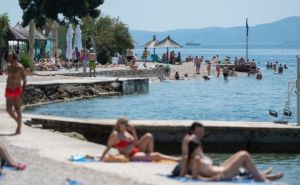 More na četiri plaže na Jadranu zagađeno fekalijama