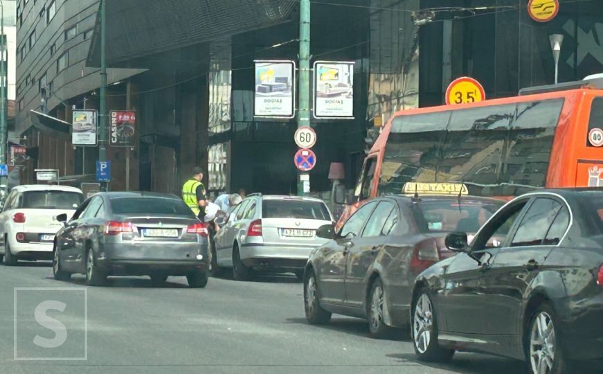 Udes u centru Sarajeva: Sudjelovala dva automobila, formirane velike gužve