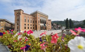 Grad Sarajevo odbio zahtjev Bh. povorke ponosa: Vijećnica neće biti osvijetljena u duginim bojama