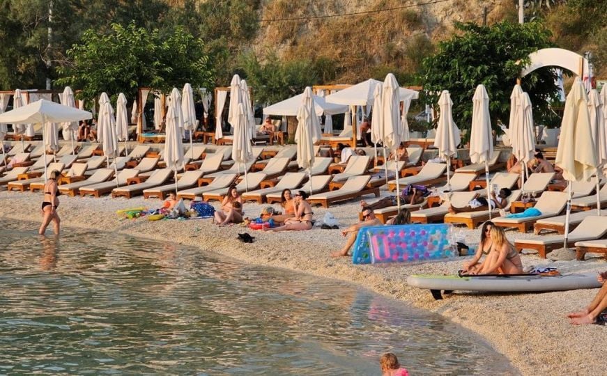 Prazne lježaljke na poznatoj plaži u Hrvatskoj: "Ima gostiju, ali cijena..."