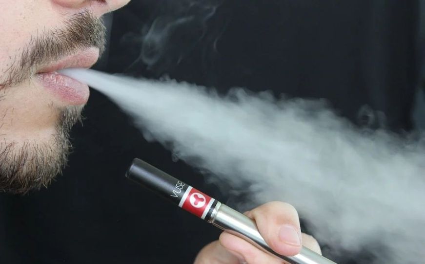 Došao novi zakon: U Hrvatskoj zabranjene e-cigarete u zatvorenom prostoru