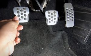 Jednostavan trik otkriva da li je kvačilo na automobilu istrošeno i kada ga treba mijenjati