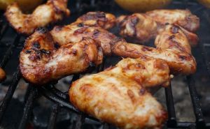 Mekano, ukusno i sočno meso: Ovo je najbolja marinada za piletinu s roštilja