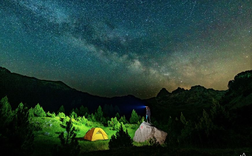 Zvjezdano nebo iznad Bosne i Hercegovine: Dženad Džino podijelio fascinantnu fotografiju Prenja noću