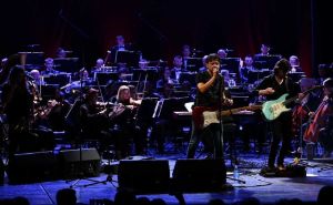 Sarajevska filharmonija i grupa Regina održali spektakularan koncert u Narodnom pozorištu Sarajevo