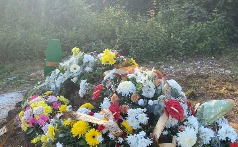 Na mezarju kod Bihaća klanjana dženaza ubijenom Elvisu Bajramoviću