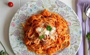 Recept dana: Za brz i jednostavan ručak pripremite tjesteninu u umaku od crvene paprike
