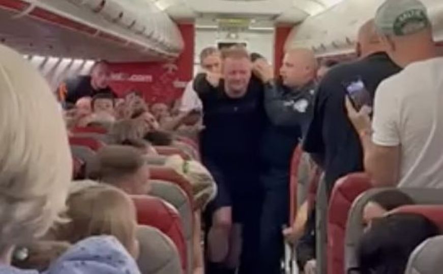 Putnici panično vrištali u avionu: Muškarac pokušao otvoriti vrata tokom leta