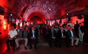 "Underground-Pod zemljom": U atomskom skloništu u Sarajevu otvorena izložba posvećena Srebrenici