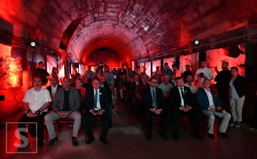 "Underground-Pod zemljom": U atomskom skloništu u Sarajevu otvorena izložba posvećena Srebrenici