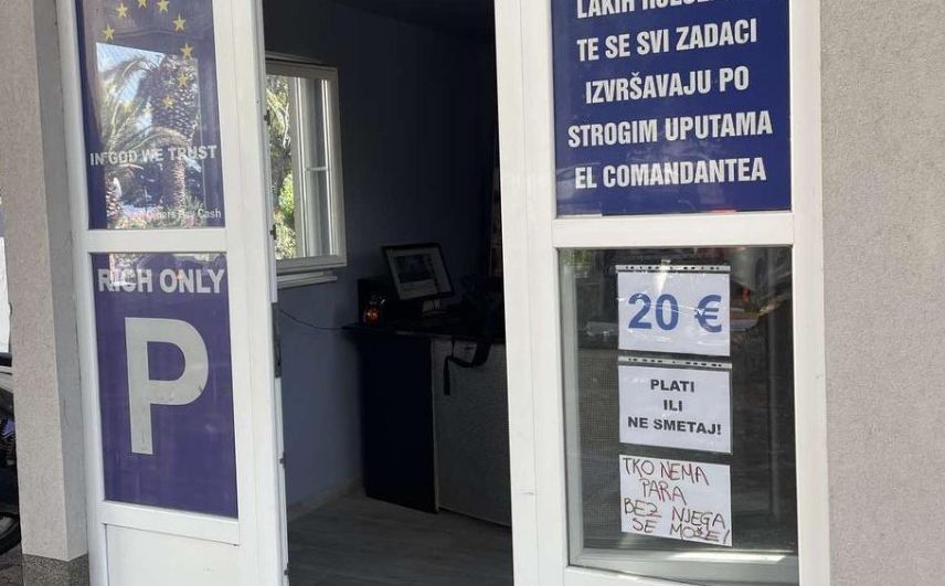 Natpis u Tučepima ostavio u nevjerici turiste iz BiH: 'Ko nema para, bez njega se može'