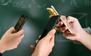 Od iduće godine u nizozemskim učionicama zabranjeni mobiteli, tableti i pametni satovi