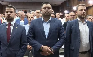 Gradonačelnik Nikšića držao ispružen srednji prst tokom himne Crne Gore. Podnesena krivična prijava