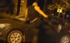 Tokom noći u Beogradu razbija automobile. Uhvaćen na djelu