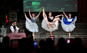 Pozorišni trg: Baletni triptih "K'o nekad u osam" i flamenco "Metamorphosis" oduševili Sarajlije