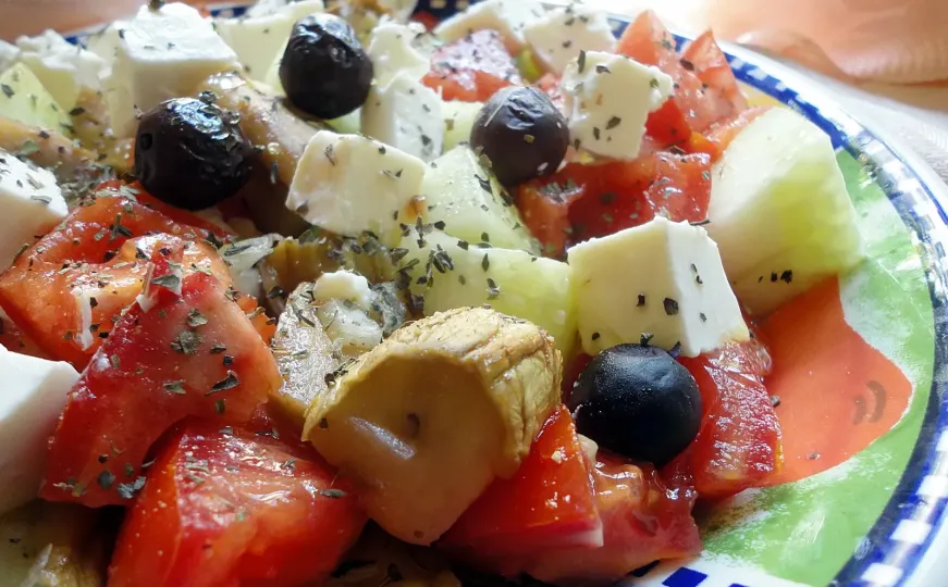 Trik je u ovom: Donosimo vam pravi recept za popularnu grčku salatu