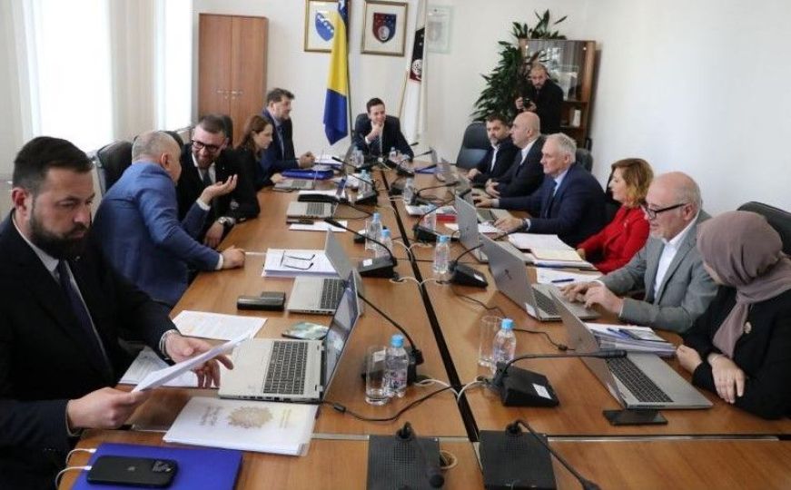 Vlada KS pokreće proceduru imenovanja šefova ureda za podršku Srebrenici i ureda za dijasporu
