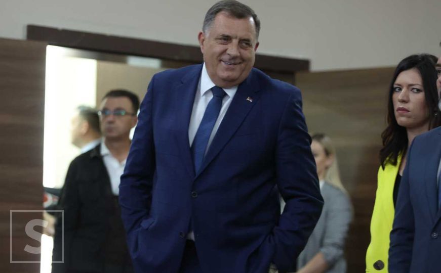 Hadžikadić: Dodik se 'kao' inati, a stranci se 'kao' nešto bune