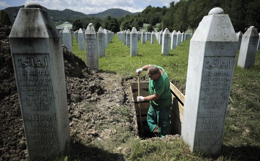 U Potočarima se završava kopanje mezara: Ove godine posljednji smiraj naći će 30 žrtava genocida