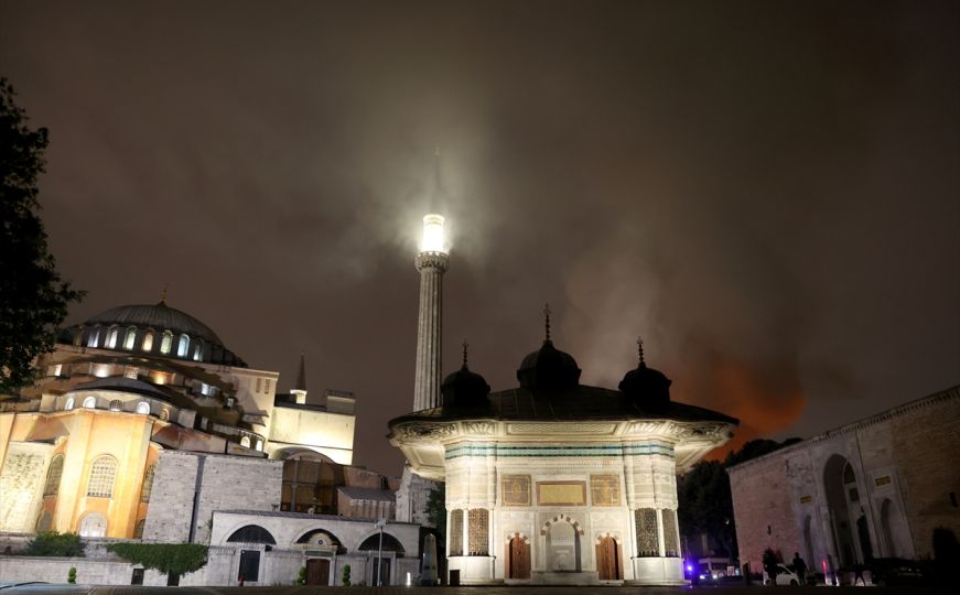 Užas u Turskoj: Izbio požar u restoranu u Topkapi palati u Istanbulu