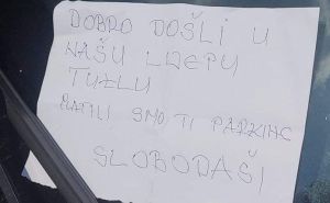Predivan gest Tuzlaka: Platili parking turisti iz Srbije