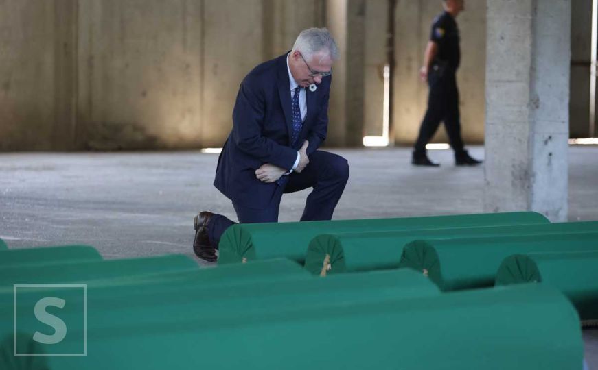 Ambasador Michael Murphy se poklonio žrtvama Srebrenice
