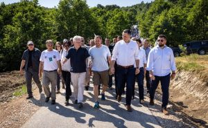 Američki ambasador priključio se Maršu mira: "Čast i privilegija je pridružiti se preživjelima"