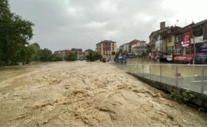 Haos u Turskoj: Obilna kiša izazvala poplave i klizišta, jedna osoba poginula