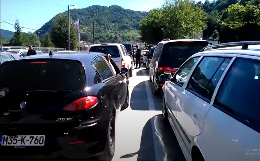 Informacije za vozače: Gužve zbog pojačanog saobraćaja na putevima prema Srebrenici