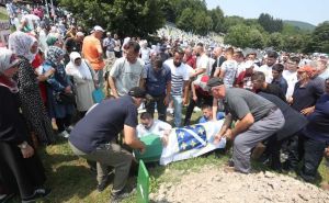 UŽIVO: 30 žrtava genocida u Srebrenici pronašlo je danas smiraj u mezarju u Potočarima