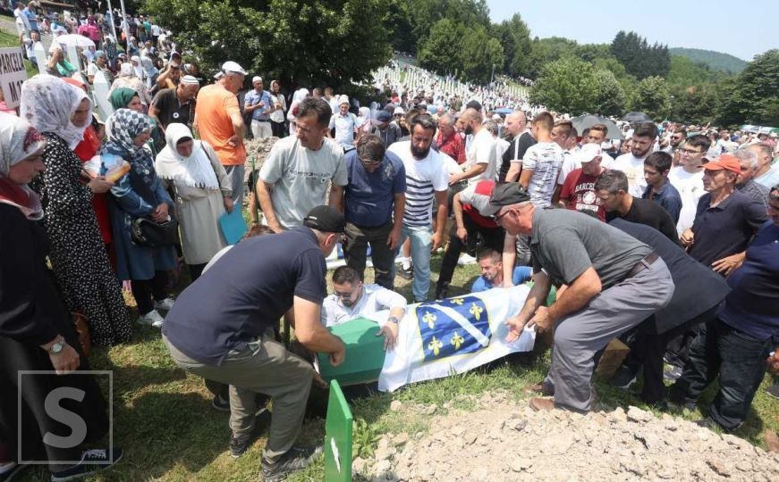 UŽIVO: 30 žrtava genocida u Srebrenici pronašlo je danas smiraj u mezarju u Potočarima