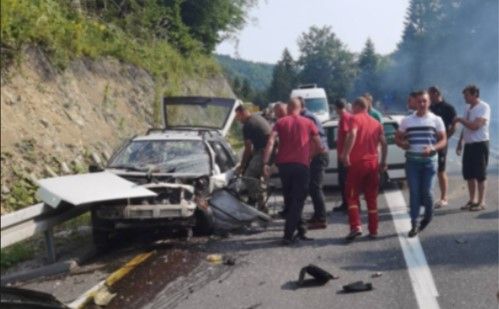 Teška saobraćajna nesreća na Karauli: Sudjelovala dva automobila, ima povrijeđenih
