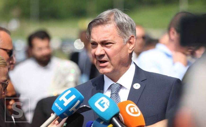 Denis Zvizdić u Potočarima: "UN nije zaštitio niti sačuvao građane Srebrenice"