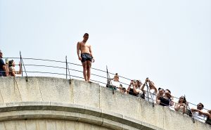 Tišina glasnija od svake izgovorene riječi: Mostarci obilježili godišnjicu genocida