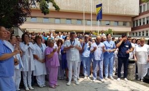28. godina tuge: Uposlenici sarajevske Opće bolnice odali počast žrtvama genocida u Srebrenici