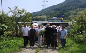 Obilazak stratišta u Podrinju: 'Svaka stopa i pedalj zemlje podsjećaju na genocid nad Bošnjacima'