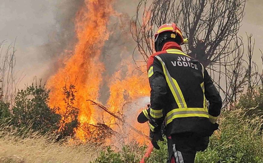 Požar u Dalmaciji: Pogledajte dramatične scene sa Jadrana